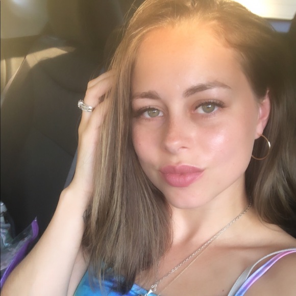 Meet your Posher, Michele - Picture 1 of 1